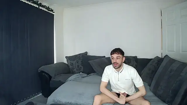 Snapshot of twotwinkhusbandss chatting on 12-13-24, 01:12 twotwinkhusbandss online show from 12-13-24, 01:12