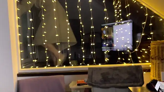 Snapshot of Missy_baby chatting on 03-12-25, 08:10 Missy baby online show from 03-12-25, 08:10