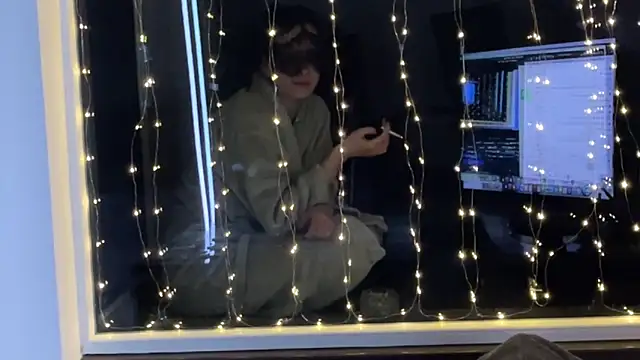 Snapshot of Missy_baby chatting on 03-12-25, 11:12 Missy baby online show from 03-12-25, 11:12