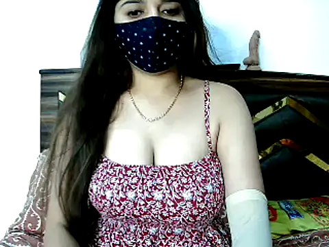 Snapshot of Gloie4u chatting on 05-13-26, 12:35 Gloie4u online show from 05-13-26, 12:35