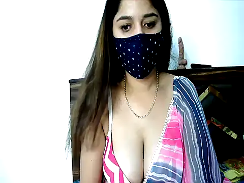 Snapshot of Gloie4u chatting on 06-13-26, 12:47 Gloie4u online show from 06-13-26, 12:47