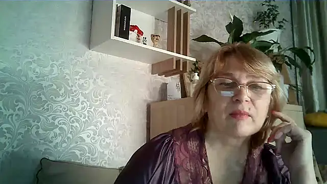 Snapshot of Aline_LoveFlowers chatting on 12-04-25, 09:56 Aline LoveFlowers online show from 12-04-25, 09:56