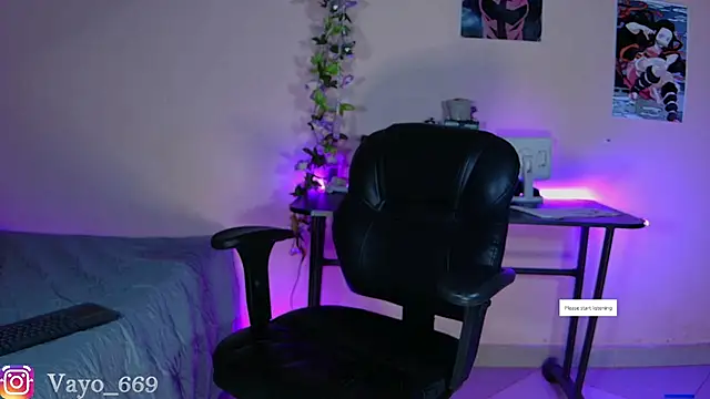 Snapshot of vayolett01_dakotta chatting on 01-15-25, 01:52 vayolett01 dakotta online show from 01-15-25, 01:52