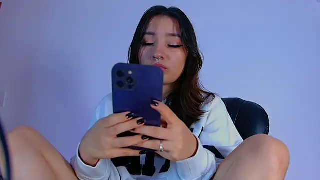 Snapshot of vayolett01_dakotta chatting on 09-20-25, 03:40 vayolett01 dakotta online show from 09-20-25, 03:40