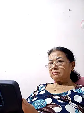 Hotestlove online show from 12-23-25, 10:46