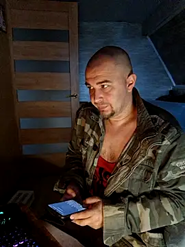 Snapshot of Foxyshaved chatting on 05-16-26, 05:15 Foxyshaved online show from 05-16-26, 05:15