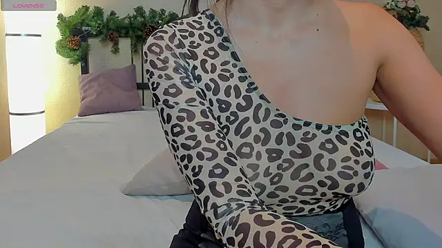 Snapshot of yourastral chatting on 12-30-24, 06:53 yourastral online show from 12-30-24, 06:53