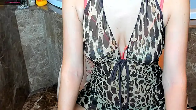 Snapshot of yourastral chatting on 03-23-25, 02:59 yourastral online show from 03-23-25, 02:59