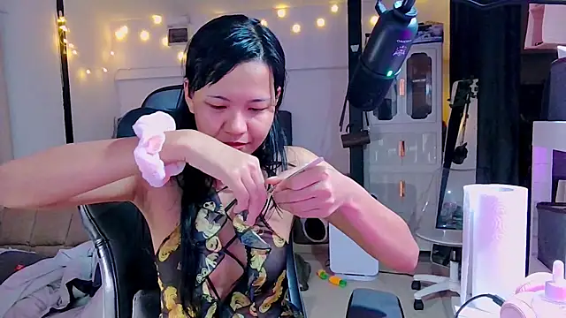 Kana G online show from 02-17-25, 07:42