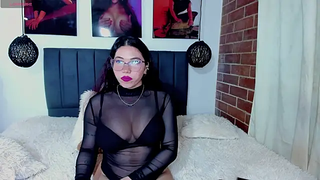 Snapshot of kyliejenner_hot chatting on 06-04-26, 03:34 kyliejenner hot online show from 06-04-26, 03:34