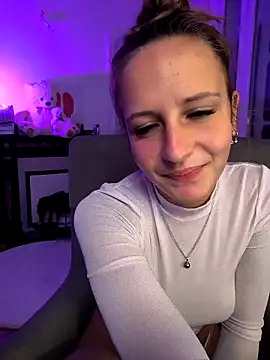 emma4xxx online show from 03-18-25, 08:15