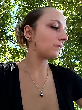 emma4xxx online show from 04-17-26, 08:23