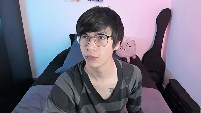 Aventure Twinks online show from 11-19-25, 03:39