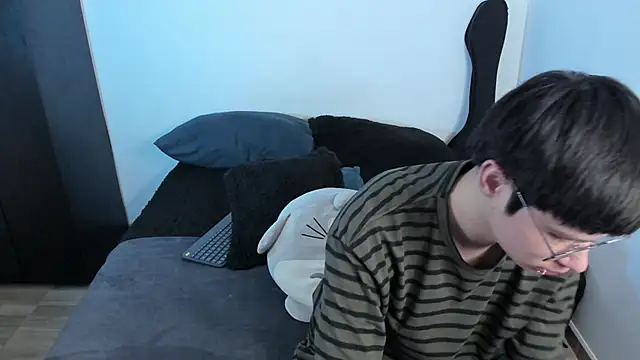 Aventure Twinks online show from 01-10-26, 06:53