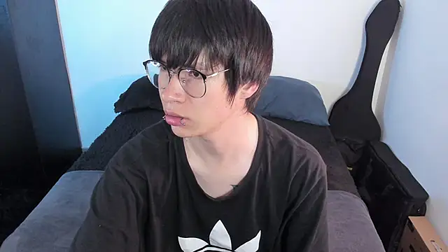 Snapshot of Aventure_Twinks chatting on 04-14-26, 02:28 Aventure Twinks online show from 04-14-26, 02:28