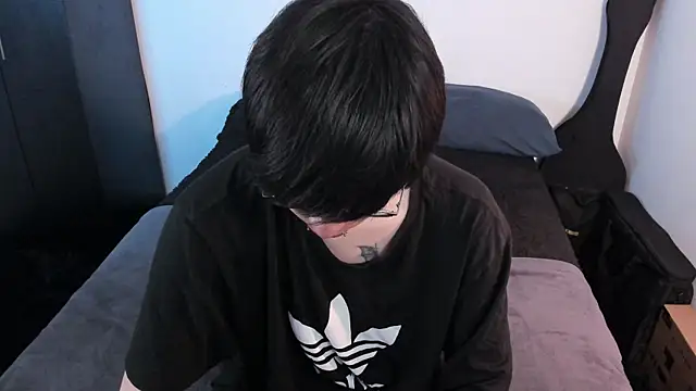 Snapshot of Aventure_Twinks chatting on 04-17-26, 09:29 Aventure Twinks online show from 04-17-26, 09:29