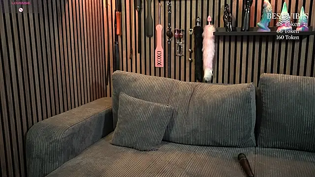 ClaraStylezZ online show from 10-18-25, 06:37