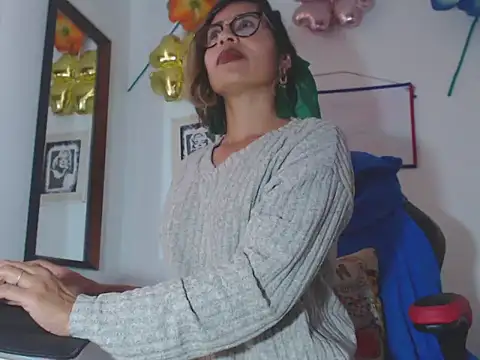 fantasty nylon online show from 12-30-24, 08:25