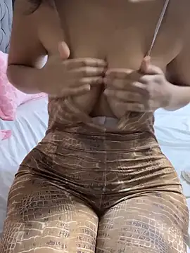 Snapshot of Isabellafantazy chatting on 12-11-24, 02:44 Isabellafantazy online show from 12-11-24, 02:44