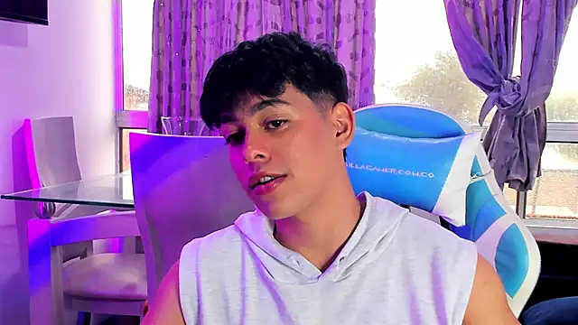 Snapshot of Franco_Rizzo_ chatting on 02-05-25, 08:46 Franco Rizzo online show from 02-05-25, 08:46