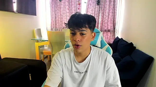 Snapshot of Franco_Rizzo_ chatting on 02-06-25, 07:29 Franco Rizzo online show from 02-06-25, 07:29