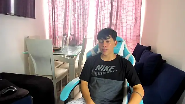 Snapshot of Franco_Rizzo_ chatting on 02-21-25, 07:32 Franco Rizzo online show from 02-21-25, 07:32