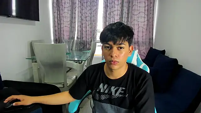 Snapshot of Franco_Rizzo_ chatting on 02-21-25, 10:37 Franco Rizzo online show from 02-21-25, 10:37