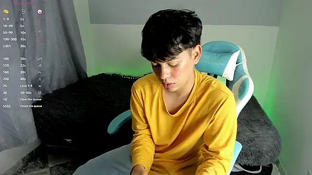 Snapshot of Franco_Rizzo_ chatting on 03-22-25, 08:26 Franco Rizzo online show from 03-22-25, 08:26