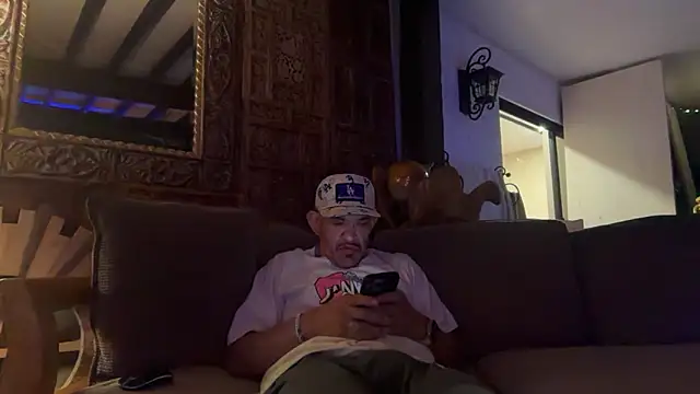 RoodoggXL online show from 12-17-25, 03:12