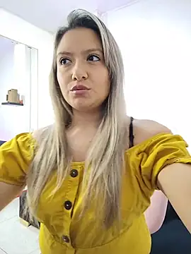 Snapshot of valeriahunter1 chatting on 03-10-26, 10:04 valeriahunter1 online show from 03-10-26, 10:04