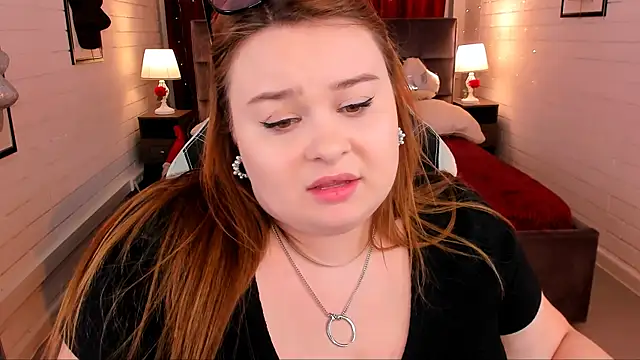 Snapshot of KimberlyMaran chatting on 03-08-25, 12:41 KimberlyMaran online show from 03-08-25, 12:41