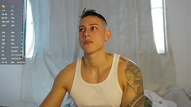 Snapshot of Muscle_King_Cum chatting on 11-22-25, 03:33 Muscle King Cum online show from 11-22-25, 03:33