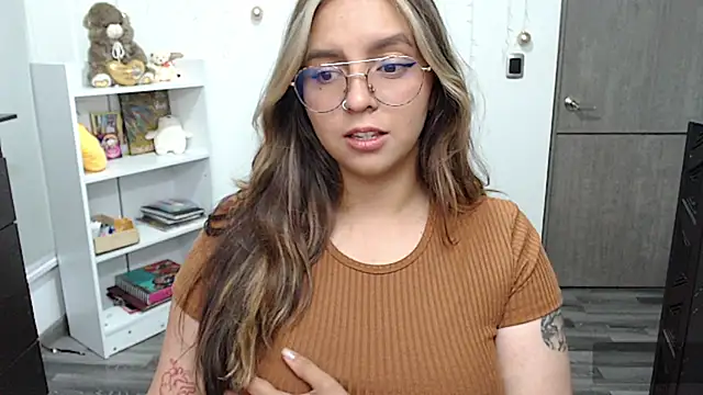 Snapshot of Valery7rose_ chatting on 01-14-25, 10:55 Valery7rose  online show from 01-14-25, 10:55