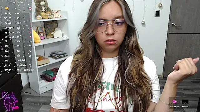 Snapshot of Valery7rose_ chatting on 01-21-25, 01:39 Valery7rose  online show from 01-21-25, 01:39
