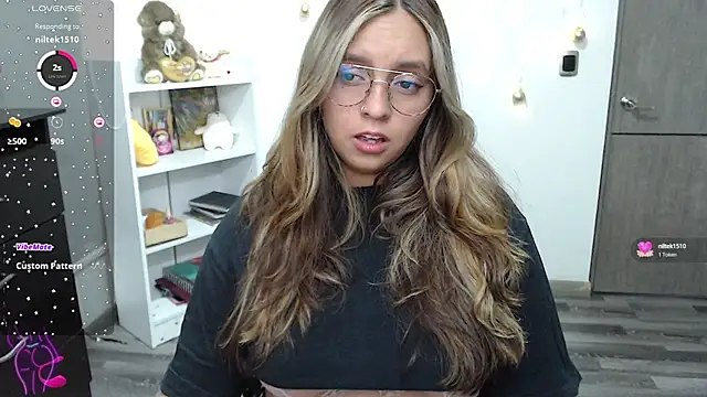 Snapshot of Valery7rose_ chatting on 01-28-25, 10:01 Valery7rose  online show from 01-28-25, 10:01
