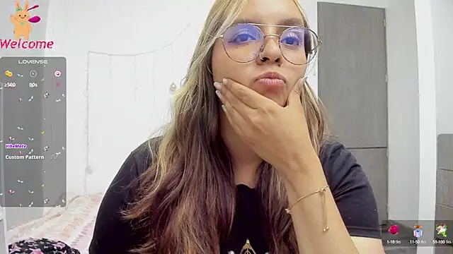 Snapshot of Valery7rose_ chatting on 03-18-25, 01:43 Valery7rose  online show from 03-18-25, 01:43