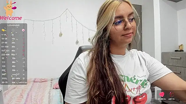 Snapshot of Valery7rose_ chatting on 03-19-25, 10:20 Valery7rose  online show from 03-19-25, 10:20