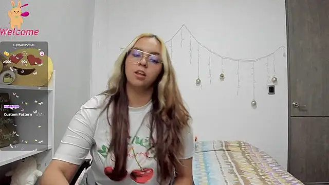 Snapshot of Valery7rose_ chatting on 03-20-25, 01:24 Valery7rose  online show from 03-20-25, 01:24
