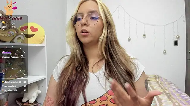 Snapshot of Valery7rose_ chatting on 03-22-25, 07:42 Valery7rose  online show from 03-22-25, 07:42