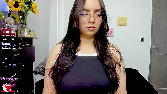 Snapshot of Valery7rose_ chatting on 09-25-25, 02:21 Valery7rose  online show from 09-25-25, 02:21
