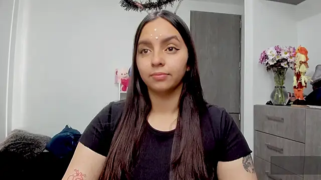 Snapshot of Valery7rose_ chatting on 10-19-25, 03:34 Valery7rose  online show from 10-19-25, 03:34