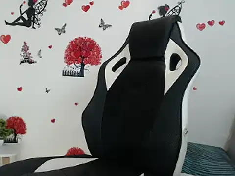 Snapshot of Angel_bran chatting on 02-18-25, 01:33 Angel bran online show from 02-18-25, 01:33