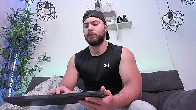 SebastianVilla  online show from 03-04-25, 09:11