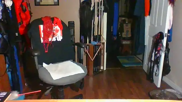 Snapshot of Daremeknot chatting on 09-24-25, 09:23 Daremeknot online show from 09-24-25, 09:23