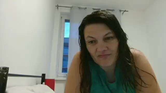 Snapshot of Lucinka1 chatting on 10-10-25, 04:17 Lucinka1 online show from 10-10-25, 04:17