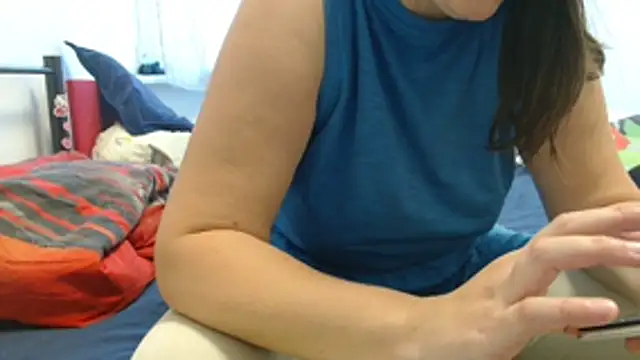 Snapshot of Lucinka1 chatting on 10-17-25, 06:27 Lucinka1 online show from 10-17-25, 06:27