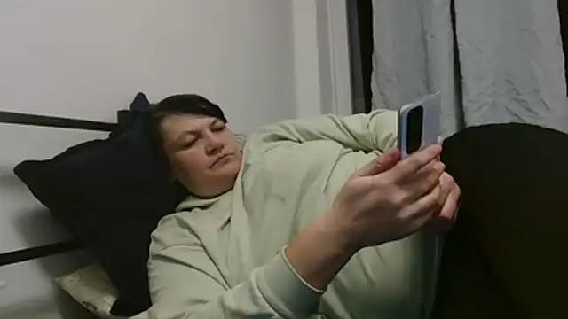 Snapshot of Lucinka1 chatting on 11-25-25, 03:23 Lucinka1 online show from 11-25-25, 03:23