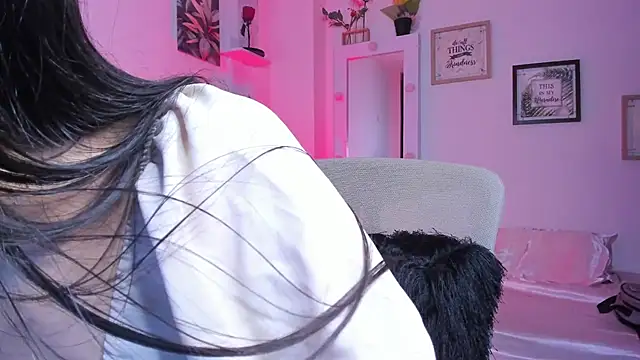 Snapshot of _Caroliinee_ chatting on 01-29-25, 01:27 Caroliinee online show from 01-29-25, 01:27