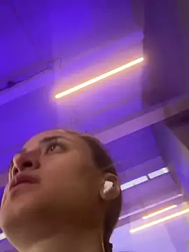 Snapshot of _Caroliinee_ chatting on 01-31-25, 03:33 Caroliinee online show from 01-31-25, 03:33