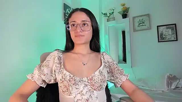 Snapshot of _Caroliinee_ chatting on 02-12-25, 09:33 Caroliinee online show from 02-12-25, 09:33